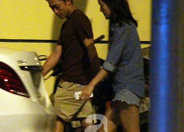 Cường Đô la nắm tay Hạ Vi giữa phố sau tin đồn tình cảm