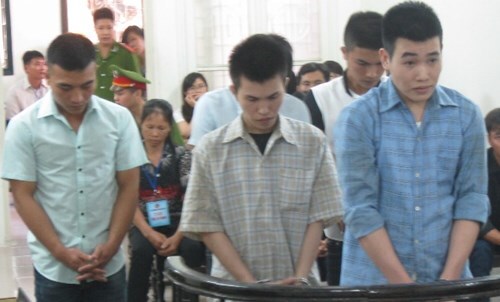 Bị đánh chết khi can ngăn nhóm côn đồ đánh 2 cô gái