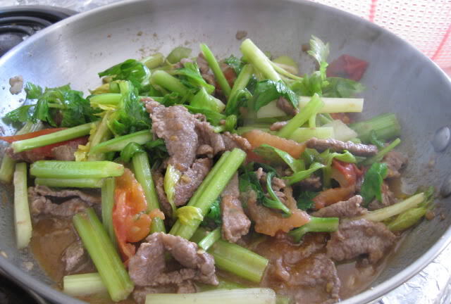 Thịt bò xào khoai tây thơm nức bữa cơm cuối tuần