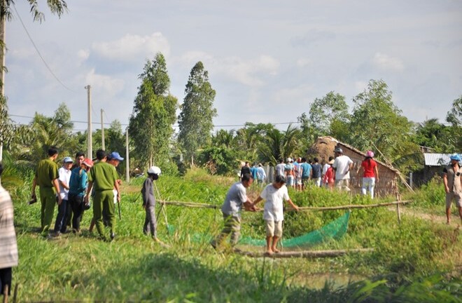 Công an nổ súng phá trường gà, tạm giữ 21 người