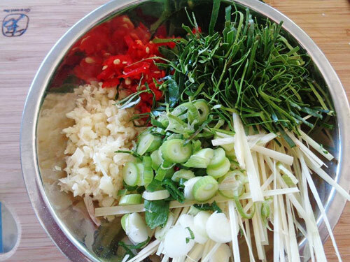 Thịt gà xáo hấp dẫn bữa cơm đầu tuần