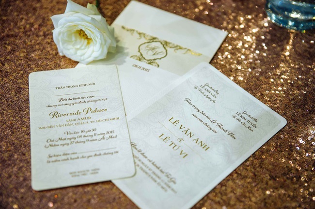 Hé lộ thiệp cưới đơn giản mà sang trọng của Tú Vi - Văn Anh