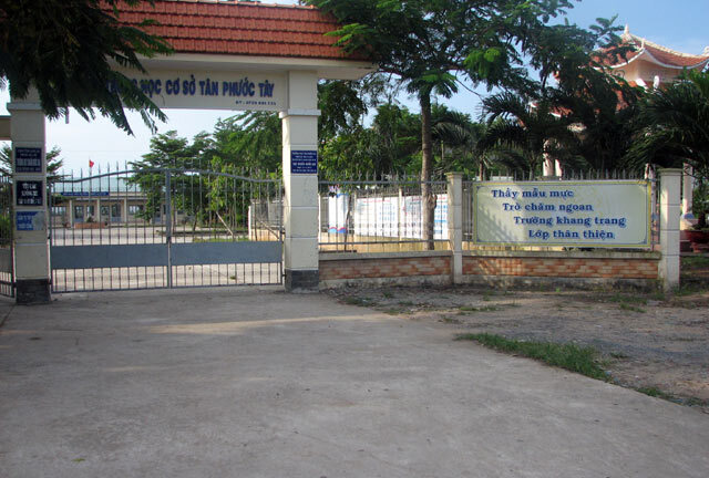 Học sinh lớp 8 bị bạn gọi người đến