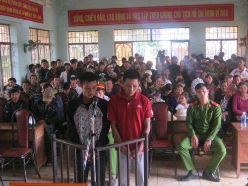 Bị đánh trọng thương vì không cho mượn mũ bảo hiểm