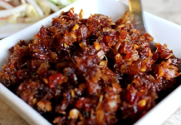 Canh hẹ nấu nấm đậu, thịt kho mắm ruốc đậm đà bữa cơm cuối tuần