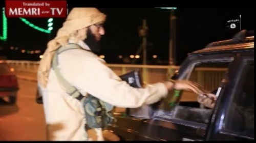 IS tung video phát kẹo mừng 'bắn hạ máy bay chở khách Nga ở Ai Cập'