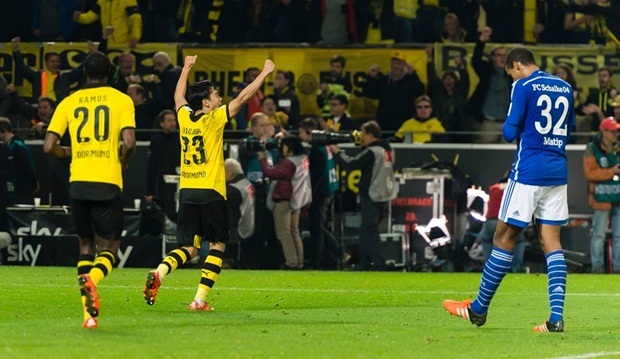 Dortmund 3-2 Schalke: Rượt đuổi kịch tính