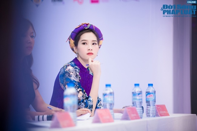 Thu Thảo dịu dàng sắc tím nổi bật trên ghế giám khảo