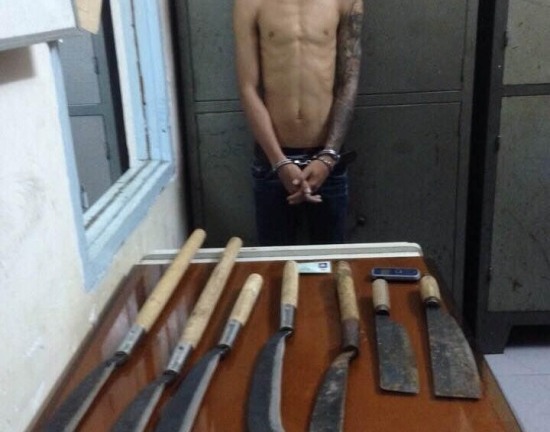 Nhóm côn đồ mang hung khí 