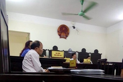 Xử nhóm cán bộ, bác sỹ trục lợi tiền ngân sách