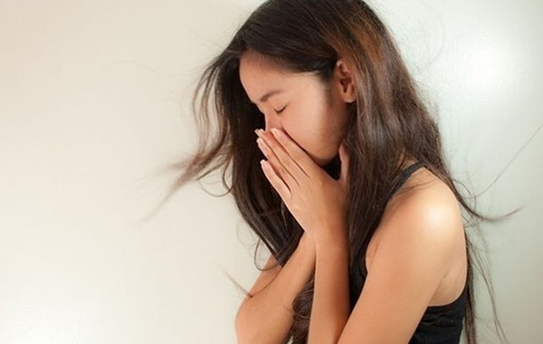 Cay đắng bị bạn trai biến thành “gái”