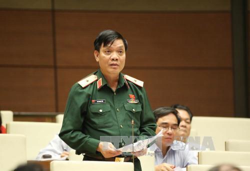 Quốc hội thống nhất nâng hạn tuổi phục vụ tại ngũ