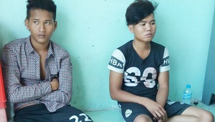 Hai nhóm thanh niên 