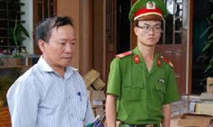 Không chỉ quan xã, cả hiệu trưởng cũng “ăn chặn” tiền hỗ trợ người nghèo