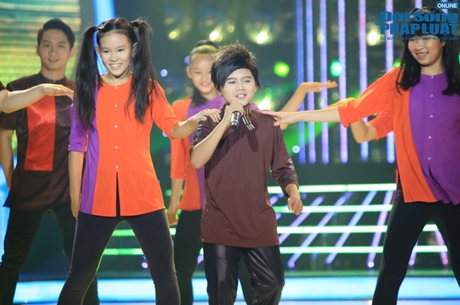 Gương mặt thân quen nhí 2015 tập 7: Lan Phương bất ngờ hóa bà già đọc rap