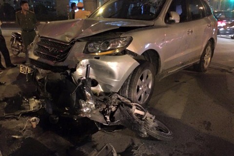 Vụ xe Santafe cuốn cô gái vào gầm: Tài xế khai gì?