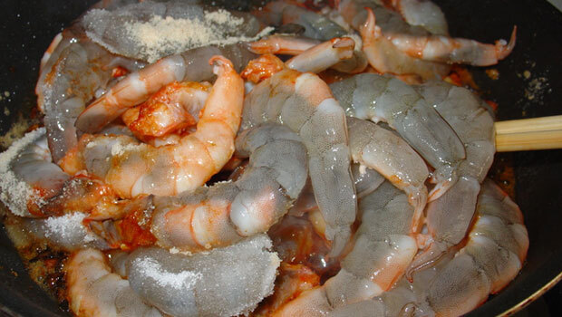 Tôm kho tàu đậm đà ngày se lạnh