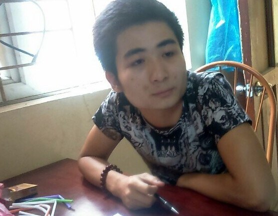 Bị bắt khi đang đập đá cùng 