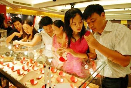 Vàng giả Trung Quốc vào VN: Nhiều cặp đôi lo
