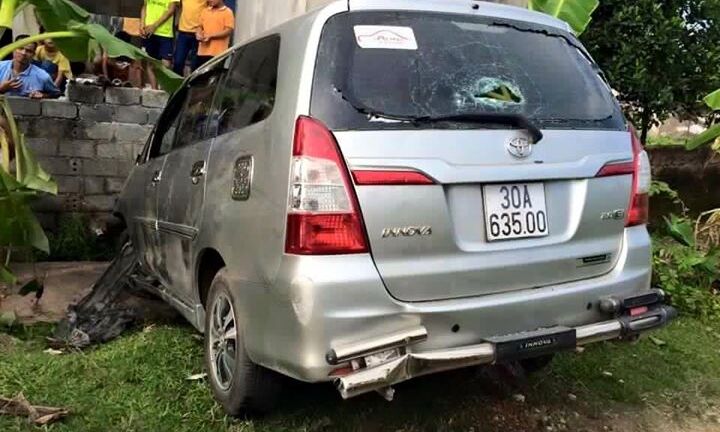 Tông trúng bò, xế điên bỏ chạy gây tai nạn làm 8 người bị thương