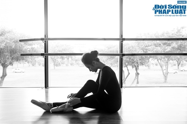 Angela Phương Trinh đẹp mong manh trong hình tượng nữ vũ công