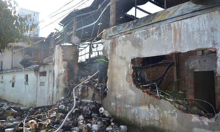 Cháy xưởng dệt may tại TPHCM, 5 người thương vong