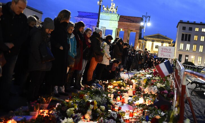 Truyền thông Mỹ: Vụ khủng bố Paris là do Edward Snowden