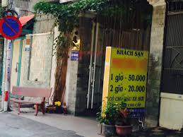 Trộm ba lô của bạn tình đồng tính sau khi 