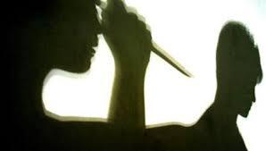 Vợ thú nhận ngoại tình, chồng cầm dao truy sát tình địch