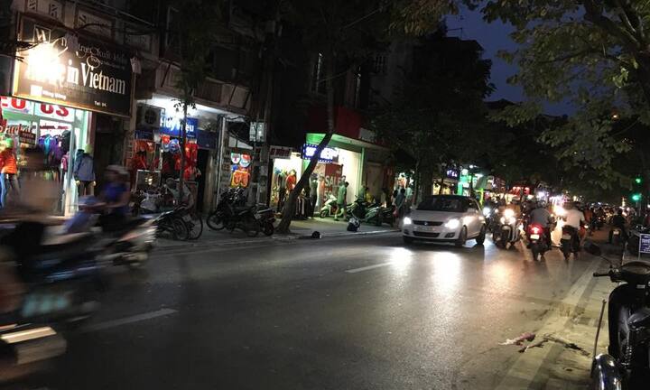 Hà Nội: Cô gái xinh đẹp chết bất ngờ khi ngồi sau xe máy