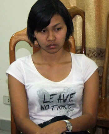 Đòn tâm lý của nữ cảnh sát với người vận chuyển ngoại quốc