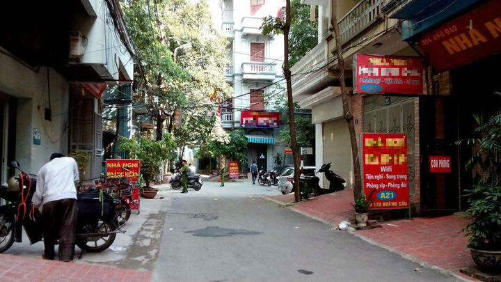 Người đàn ông nhảy lầu, cô gái tử vong trong nhà nghỉ