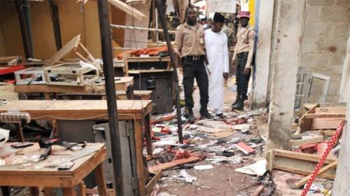 Bé gái 11 tuổi đánh bom liều chết, hàng trăm người thương vong