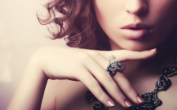 Chồng khóc ròng vì vợ “2 mặt”