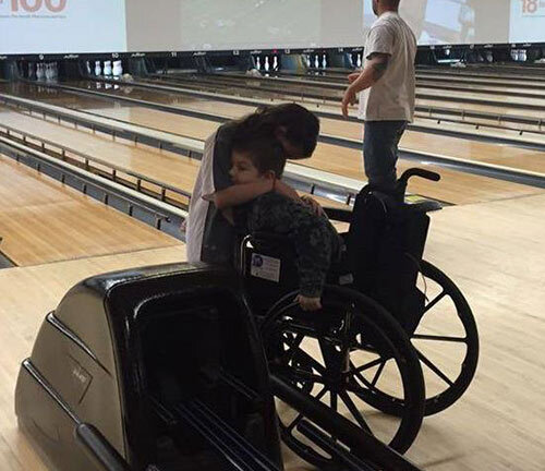 “Ngôn tình có thật” của cậu bé ngừng chữa ung thư để ở bên bạn gái