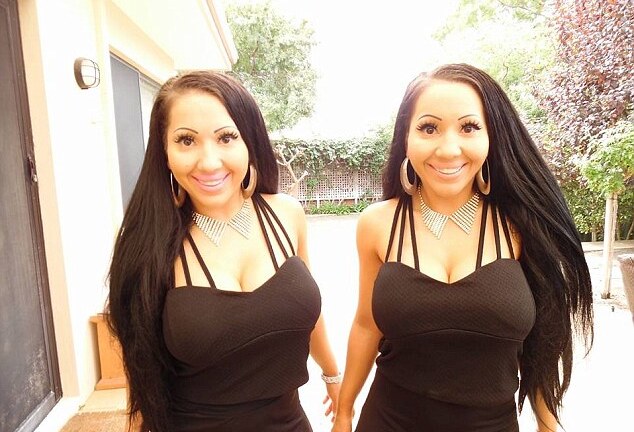 Chị em song sinh phẫu thuật giống nhau để cùng yêu một người đàn ông