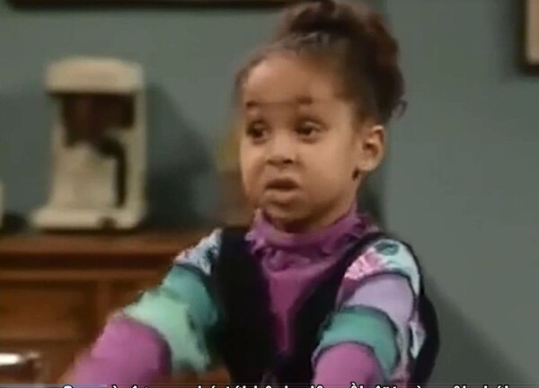 Bé gái đối đáp với bác sĩ sản khoa về 