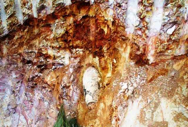 Đào đất làm đường, phát hiện quả bom nặng 200kg