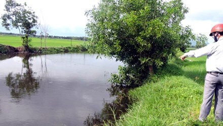  Bé trai 3 tuổi rơi xuống mương nước tử vong