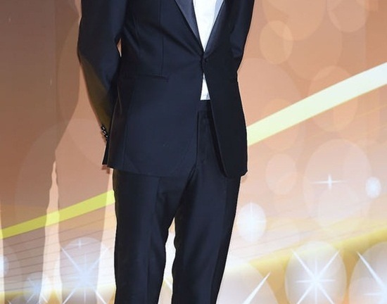 Lee Min Ho chiến thắng ở lễ trao giải bị ghẻ lạnh của Hàn Quốc