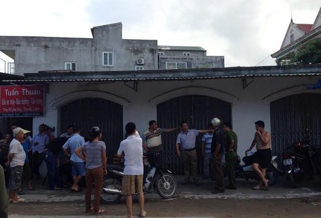 Tá hỏa phát hiện chủ tiệm sửa chữa điện lạnh thắt cổ tự vẫn