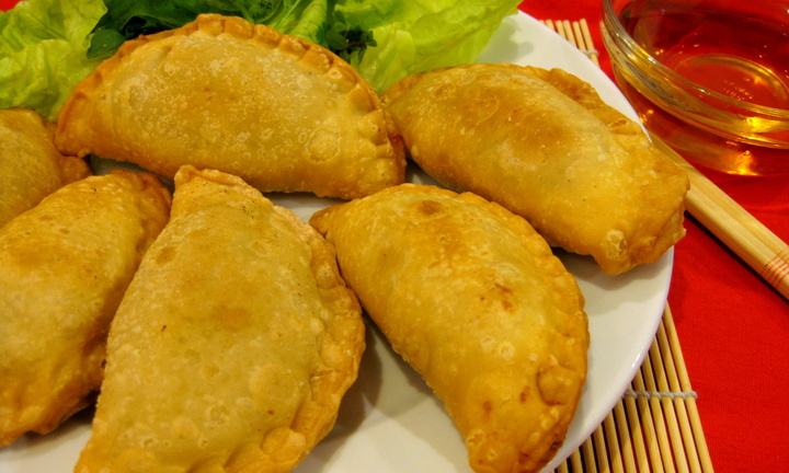 Trổ tài làm bánh gối ngon giòn cho ngày mưa