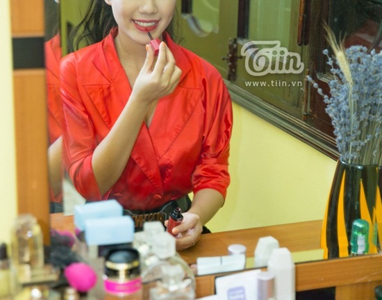 Cận cảnh tủ đồ tiêu tốn hơn 800 triệu đồng của Linh Miu