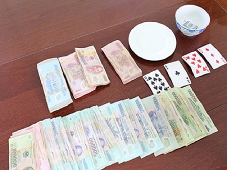 Triệt phá sòng bạc quy tụ các tài xế