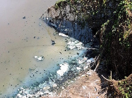 Cảnh sát kinh tế bắt quả tang doanh nghiệp xả thải lậu