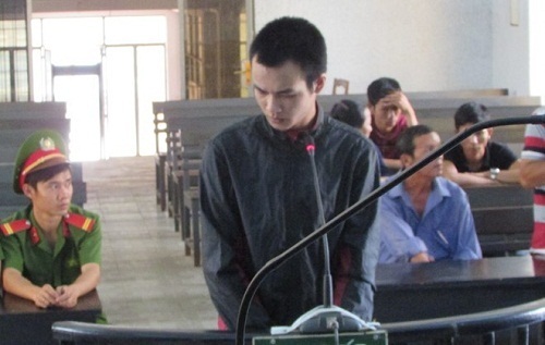 Thừa nhận có tình cảm, cô gái xin giảm án cho kẻ hiếp dâm mình