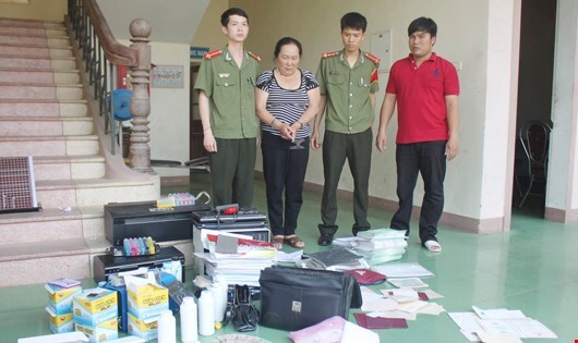 Hai mẹ con