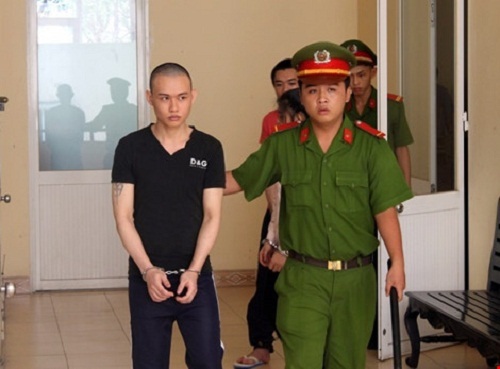 Nhóm thanh niên giết người tại quán nhậu vì nói chuyện hỗn láo