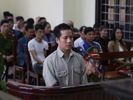 Bị truy sát khi va chạm giao thông, người đàn ông đâm chết người