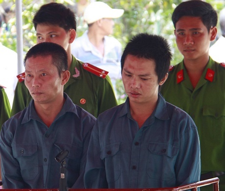 Vi phạm giao thông, đánh công an để thoát thân